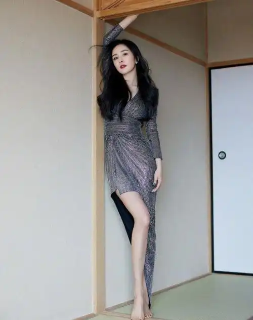 养眼杨幂成功挑战漫画腰身材纤瘦曲线完美