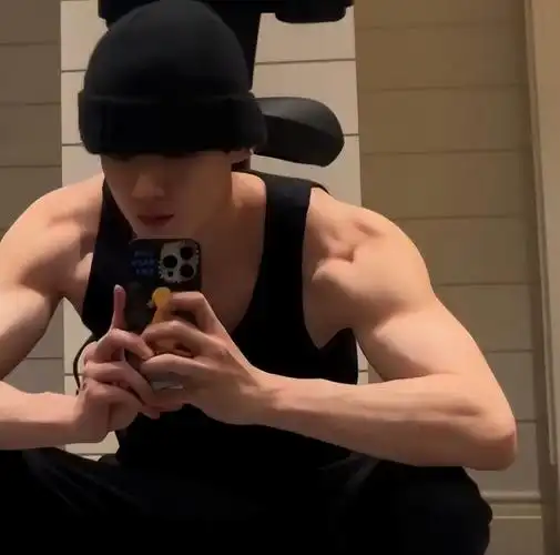 "壮"不是问题,黄景瑜的"不清醒"撕开多少"军旅剧"的遮羞布_腾讯新闻