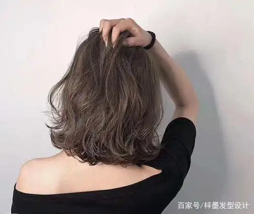 中发发型参考,精选中发烫发发型,更具优雅知性的感觉