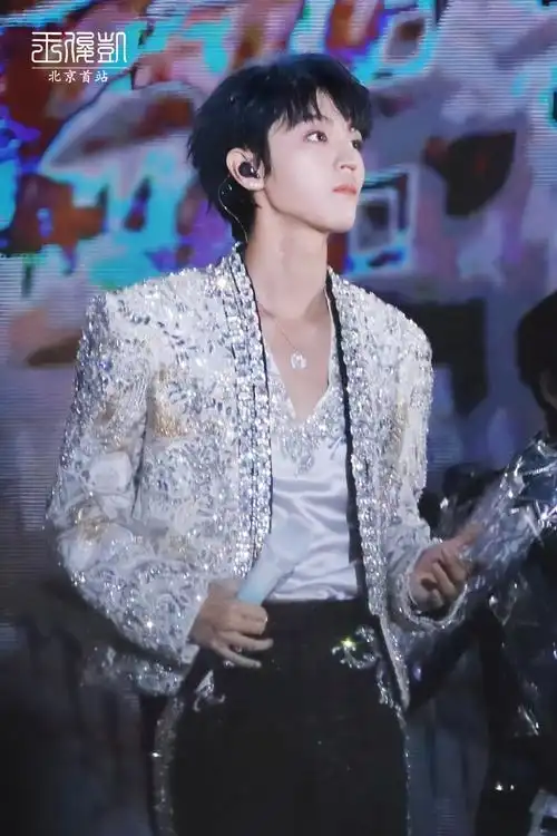 舞台璀璨,蓝海永在!00@tfboys-王俊凯【北首永相随 护凯赢天下】