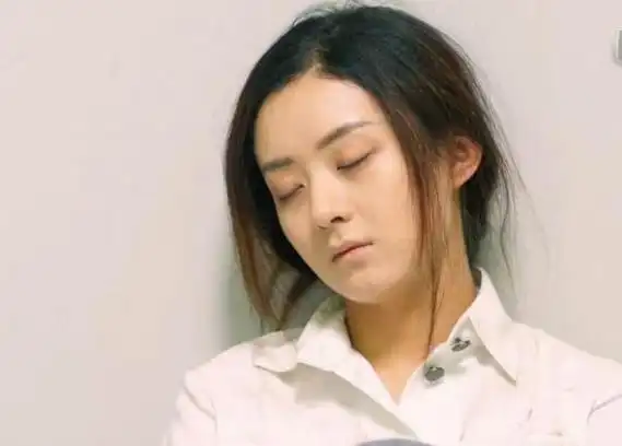 明星睡觉照片鹿晗最美睡神是赵丽颖baby最恐怖