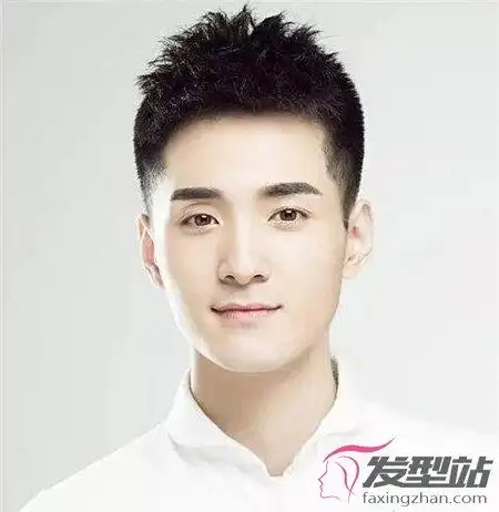 圆脸男生适合什么发型阳光又帅气的圆脸男生发型