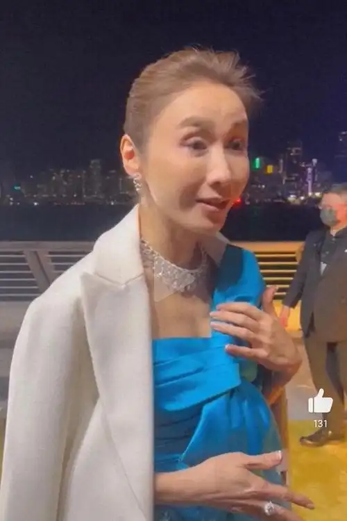 52岁黎姿不美颜生图,网友感叹都老成这样了还这么漂亮,保养太好|时尚