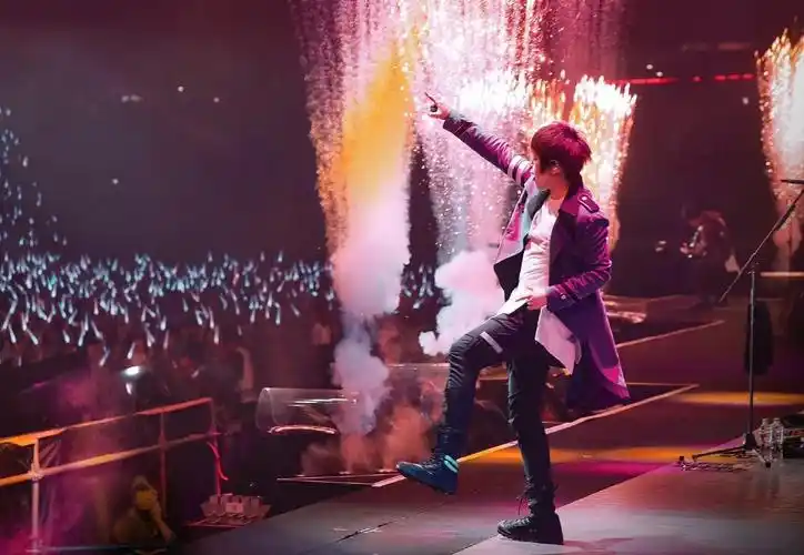 请问有高清五月天的电脑桌面吗