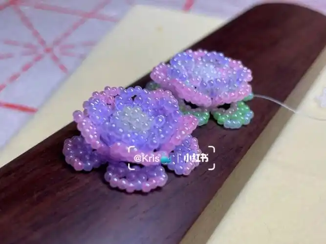 家里的珍珠用完了就用米珠做了个球当花心没想到也可以#串珠#手工哈哈