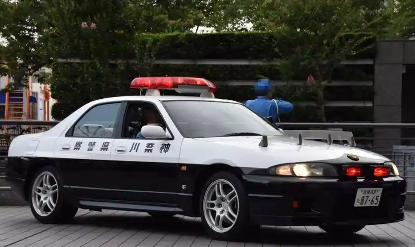 在日本开警车真是太幸福了为了经典车型我愿意辞职做警车司机