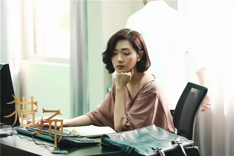 万茜《猎场》神秘来袭:古灵精怪"敲诈"跟踪胡歌