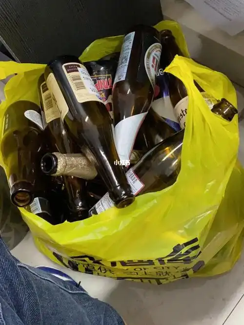 收拾一下快一个月喝剩的酒瓶子一趟没弄完