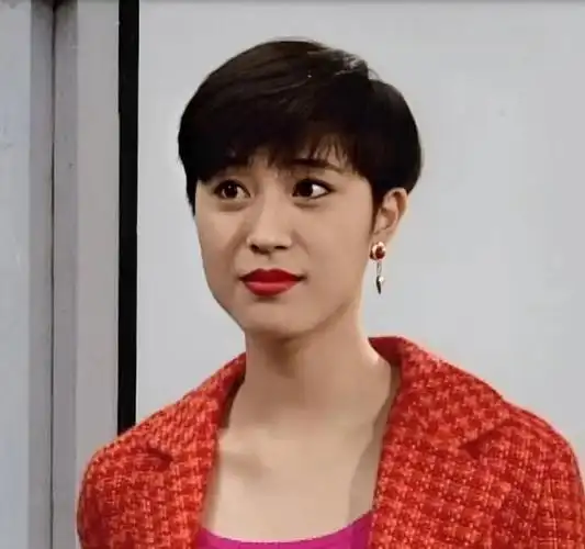 同是短发造型将张敏和杨颖放在一起对比差距就出来了