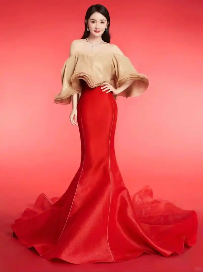 杨幂高定礼服惊艳亮相,每一套都美翻全场  杨幂的高定造型总能给人