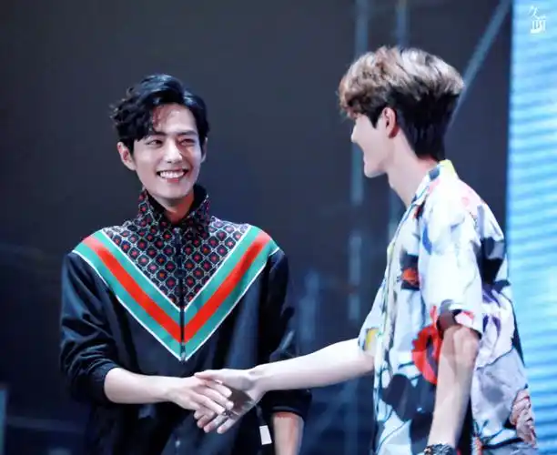 王一博托姐公开秀恩爱