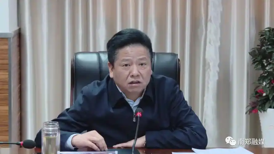 曹俊强讲话要求,要以加快融入中心城区为目标,坚持规划,建设,管理同步