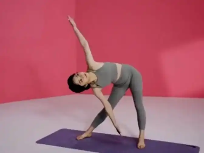 谭松韵健身视频被翻出,穿背心搭配运动裤,造型清爽身材傲人_风尘_网友