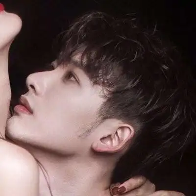 浪漫接吻一对两张情侣头像