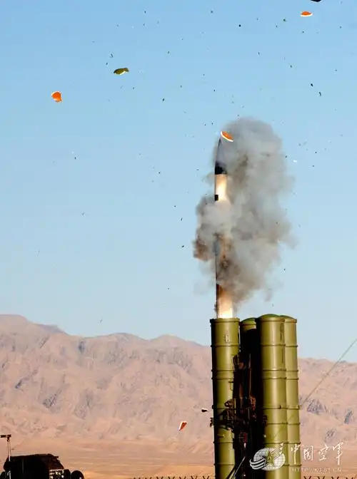 解放军s300导弹多发齐射场面