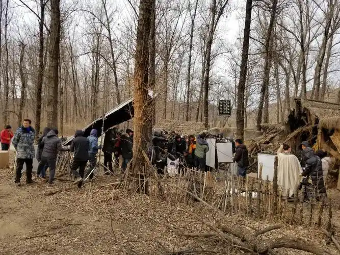 拍摄现场,拍摄主题,古装剧,片场各种身份的工作人员都在为拍摄做准备