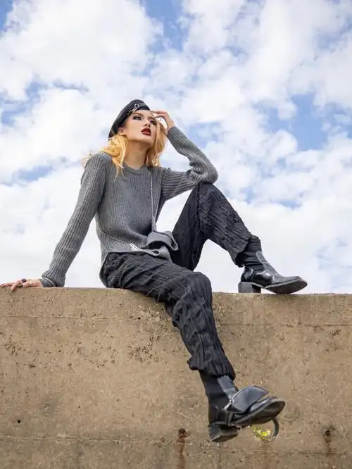 极限凹造型天台仰拍pose