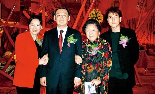 汤臣二公子汤珈铖的忧郁人生