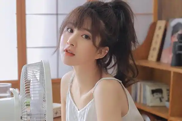 大婚之夜婆婆霸占婚房和老公约会我喊来老公亲戚来抓让她没脸