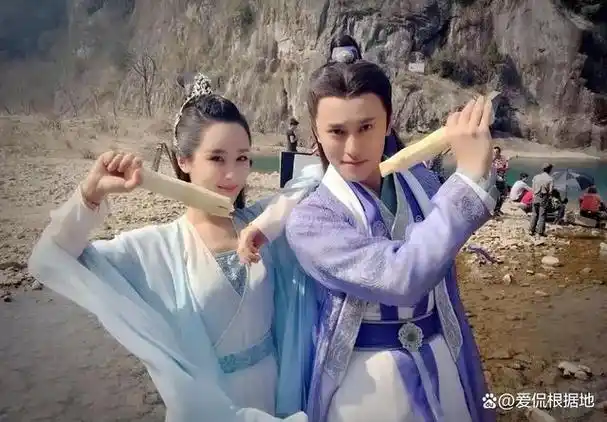 随后网络上又流传出一则小道消息,张雪迎毫不造作地帮秦俊杰擦了擦