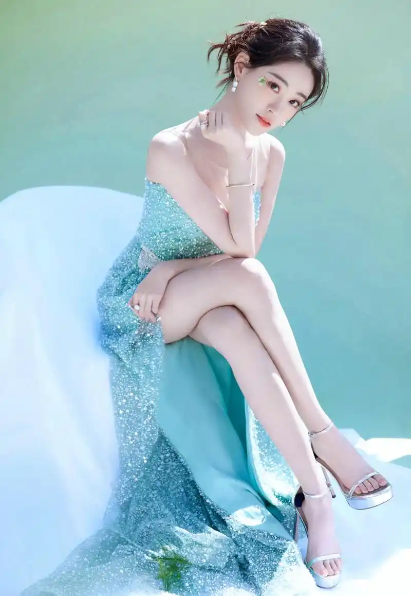 祝绪丹美腿玉足