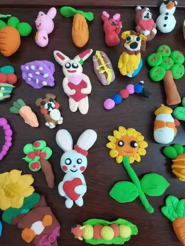 思源学校二年级美术课《有趣的粘土》