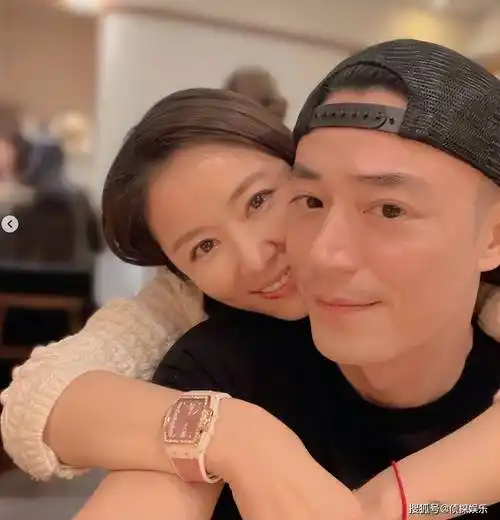 虽然外界曾数次传出两人感情不好的传闻,但林心如和霍建华都会用实际