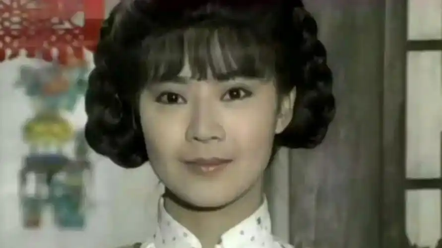 曾出演过《婉君》中的兰萱.当年的曾哲贞不愧为红极一时的影坛学