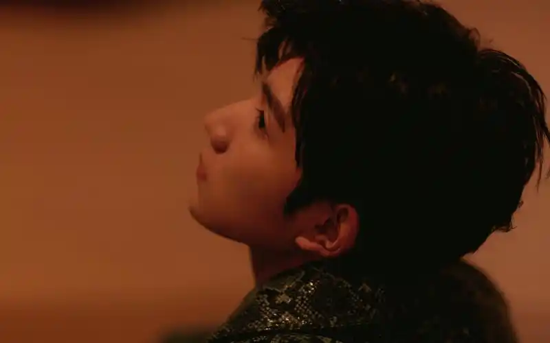 王源巴黎时装周帅气图片桌面壁纸