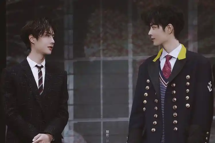 如何看待南京《陈情令》演唱会肖战和王一博的互动?