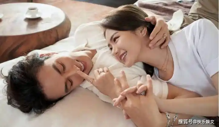 38岁戚薇庆结婚9周年!