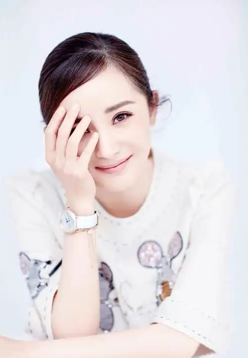 2016《瑞丽服饰美容》九月刊封面:杨幂(柳大拍的是不错的,大幂幂也是