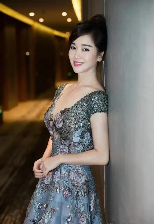 左小青惊艳写真照|写真照|左小青_手机网易网