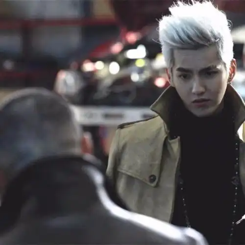 李易峰划了车,吴亦凡让冯小刚赔十万,其实十万哪够啊