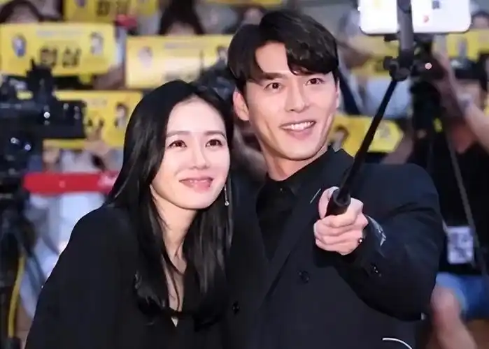 孙艺珍官宣怀孕后邀请闺蜜来婚房庆祝,闺蜜喝酒她喝饮料,与玄彬很幸福