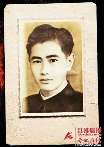 8旬老人晒60年前毕业证 网友直赞"帅爷爷"