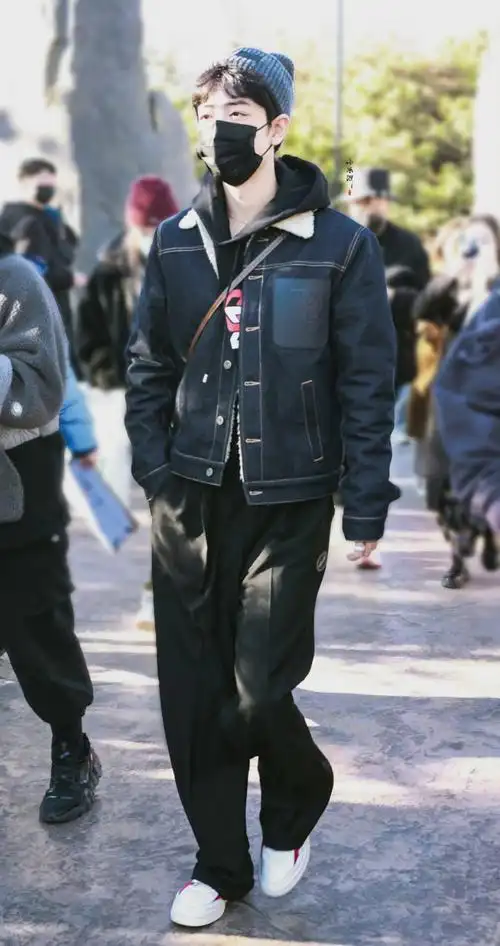 原创肖战逛环球影城,一身私服时尚又帅气,被称男友穿搭!