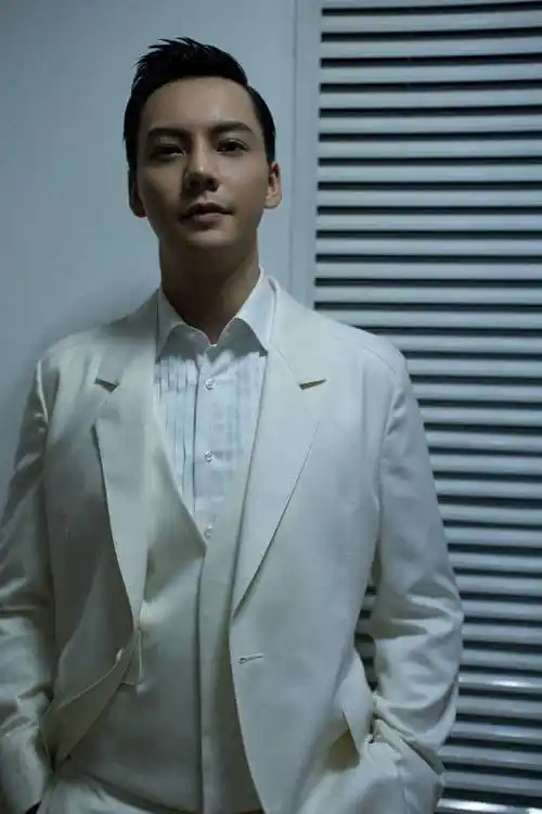 陈伟霆受邀参加央视国庆晚会演唱《少年》庆祝祖国生日