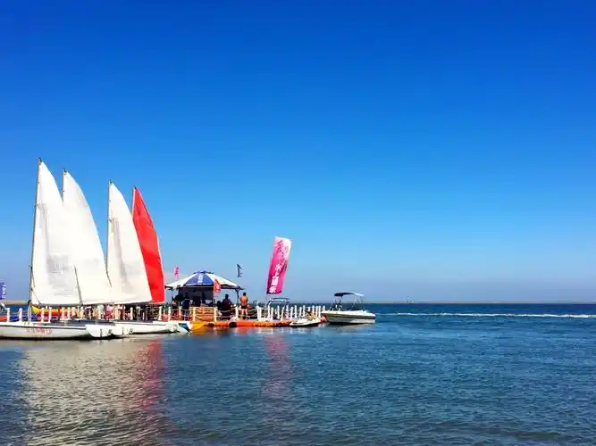 天津东疆湾黄金海岸:离北京最近的海滨浴场,一天往返都来得及.