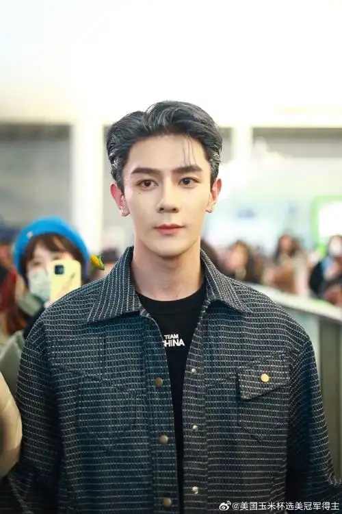 出发饭拍9615银发建模脸被狠狠的帅到了生图好能打#夏之光银发