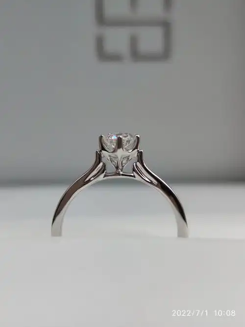 周大福31分天鹅钻石戒指18k钻戒