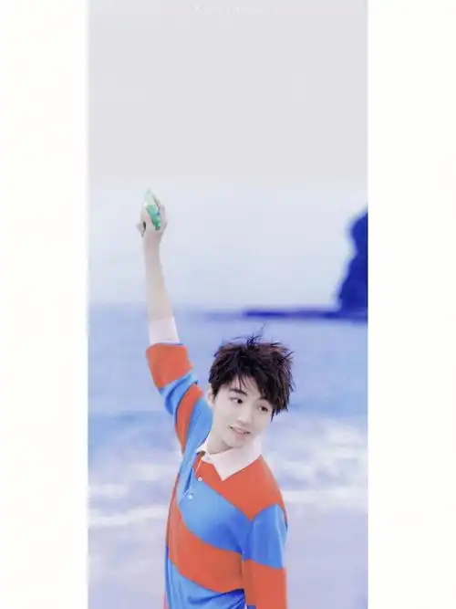 王俊凯壁纸少年与海