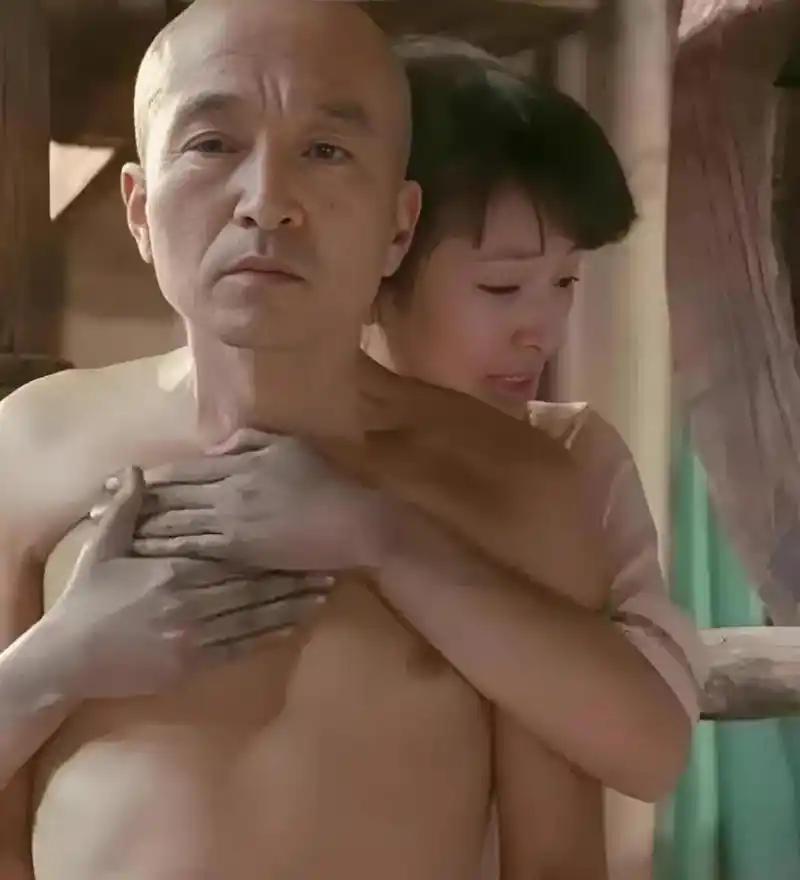 1991年,巩俐和李保田在电影《菊豆》中的剧照!