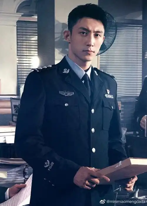 黄景瑜新剧再演警察