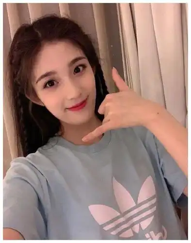 又一位20岁美女演员被曝恋情,与宋祖儿是同学,网友都快坐不住了