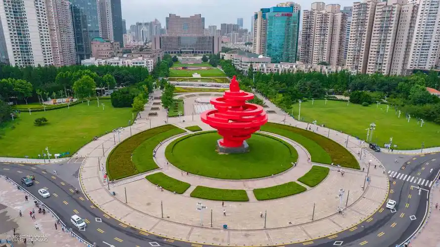 青岛旅游,必打卡五四广场,哪怕每次都来还是愿意在这里看看风景_大海