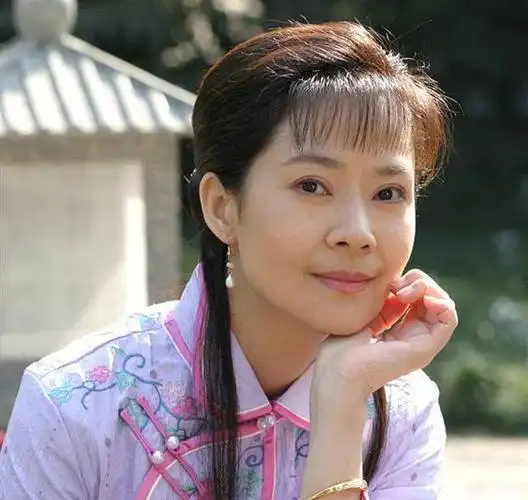 她曾是"琼瑶剧玉女",隐忍原谅"偷食"的老公,琼瑶12字评价她