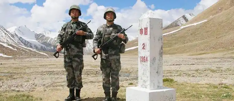 一个战士就是一座界碑:祖国山河,寸土不让!