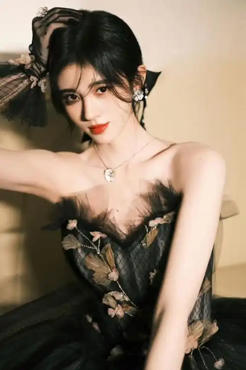 鞠婧祎背后的故事