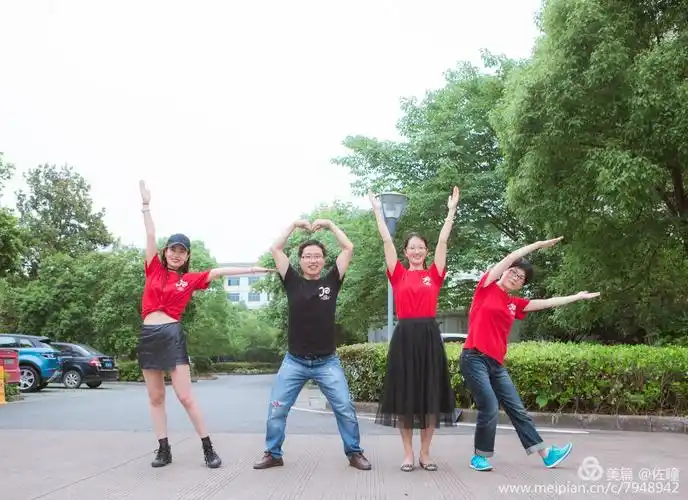 同学聚会各种拍摄新姿势解锁